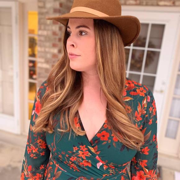 Meet your Posher, Mel - Picture 1 of 1